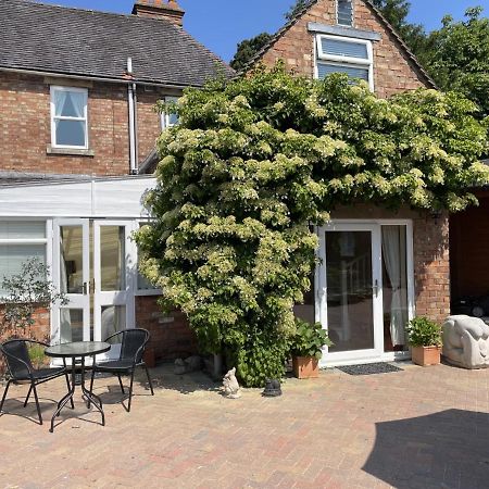 شقة The Corner House, 36, Broadway Road, إيفيشام المظهر الخارجي الصورة