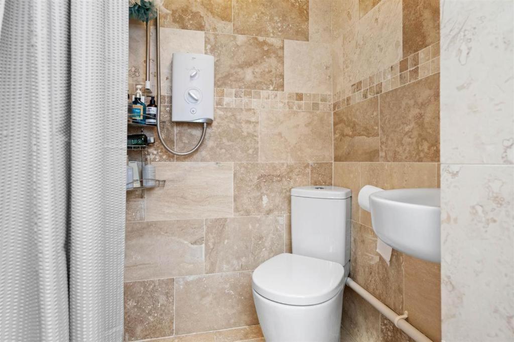 شقة The Corner House, 36, Broadway Road, إيفيشام المظهر الخارجي الصورة