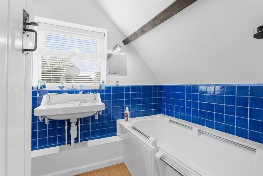 شقة The Corner House, 36, Broadway Road, إيفيشام المظهر الخارجي الصورة