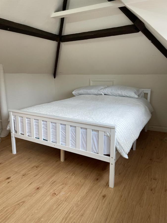 شقة The Corner House, 36, Broadway Road, إيفيشام المظهر الخارجي الصورة