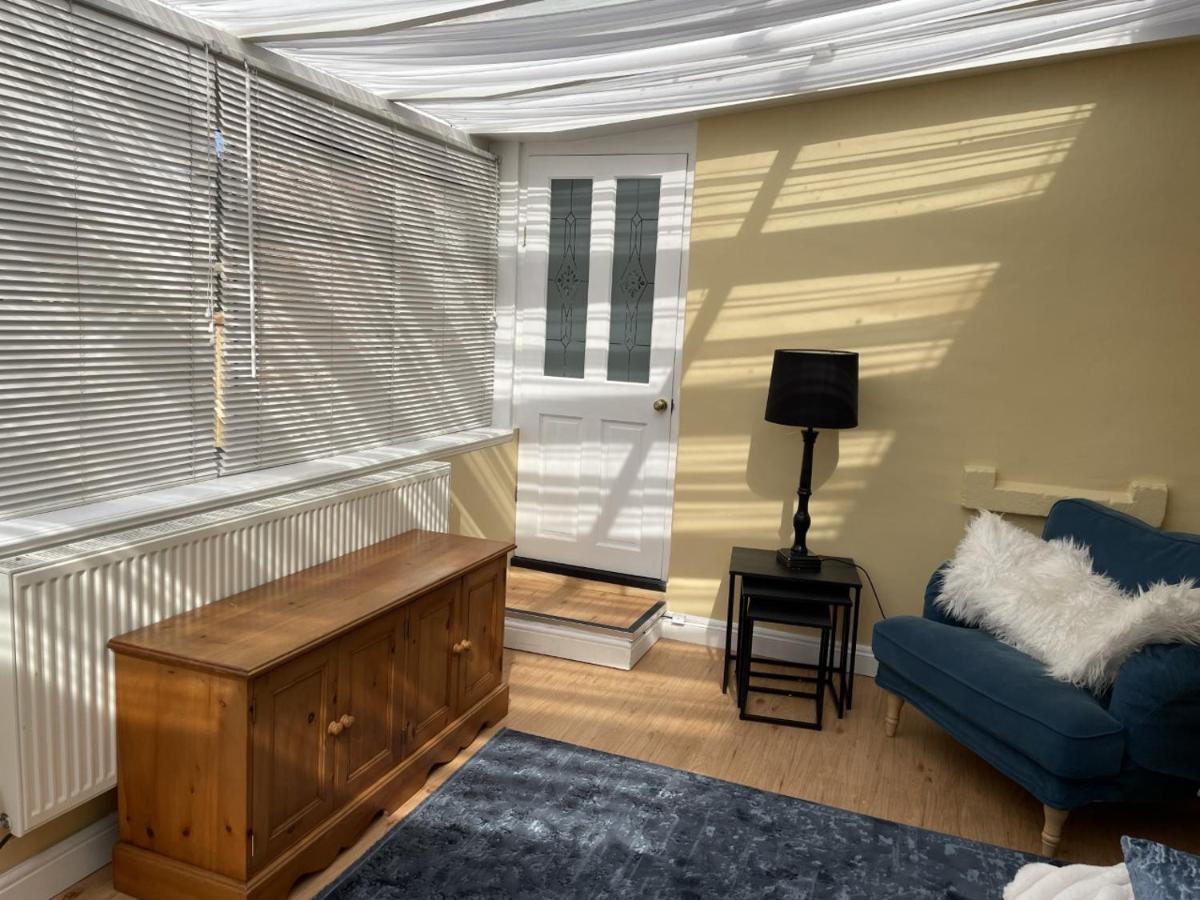 شقة The Corner House, 36, Broadway Road, إيفيشام المظهر الخارجي الصورة