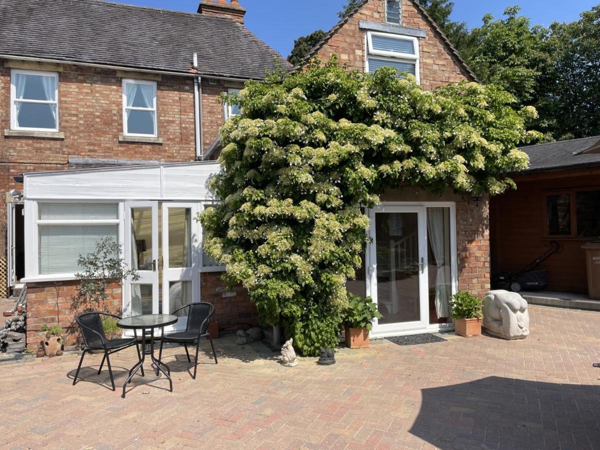 شقة The Corner House, 36, Broadway Road, إيفيشام المظهر الخارجي الصورة